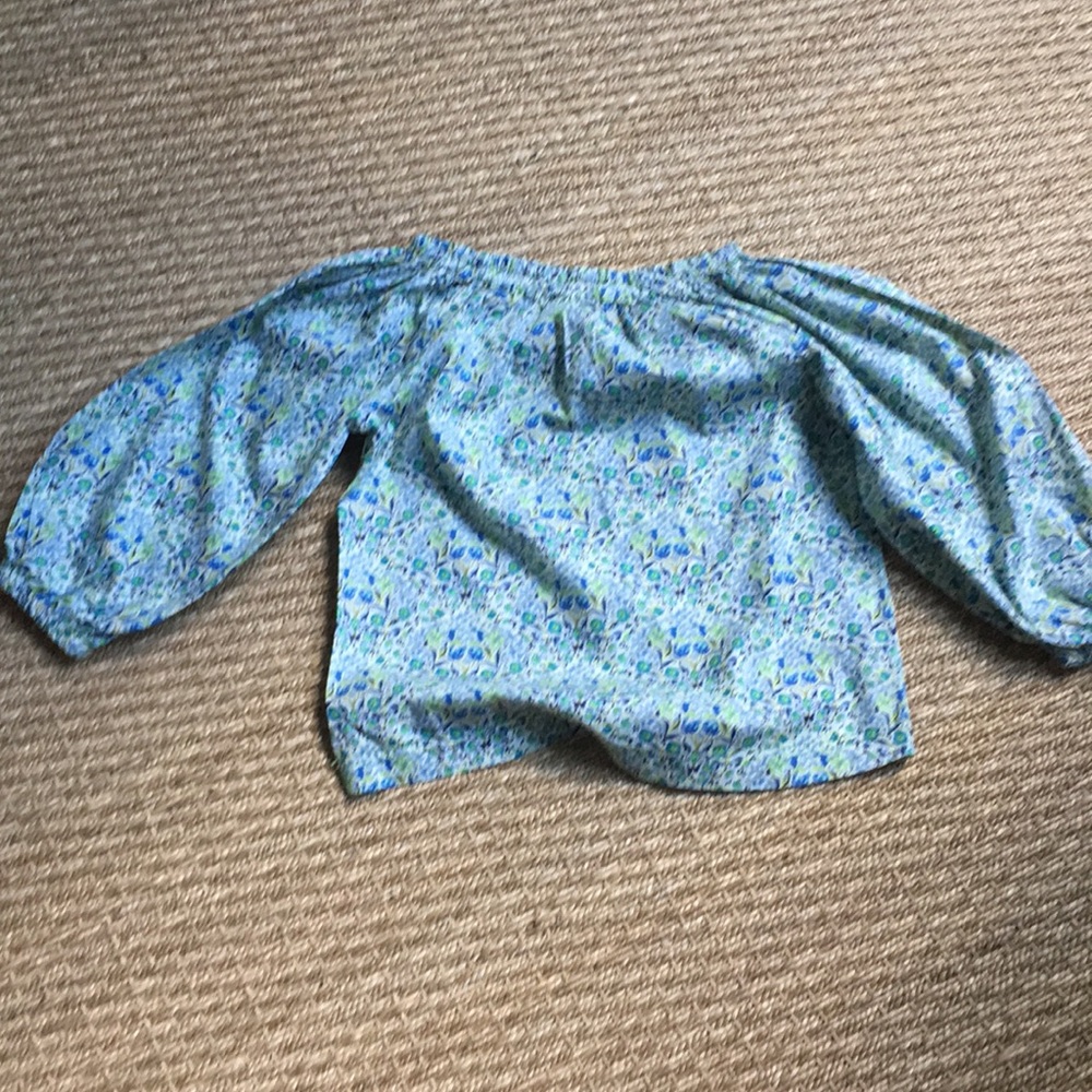 Kids peek blouse